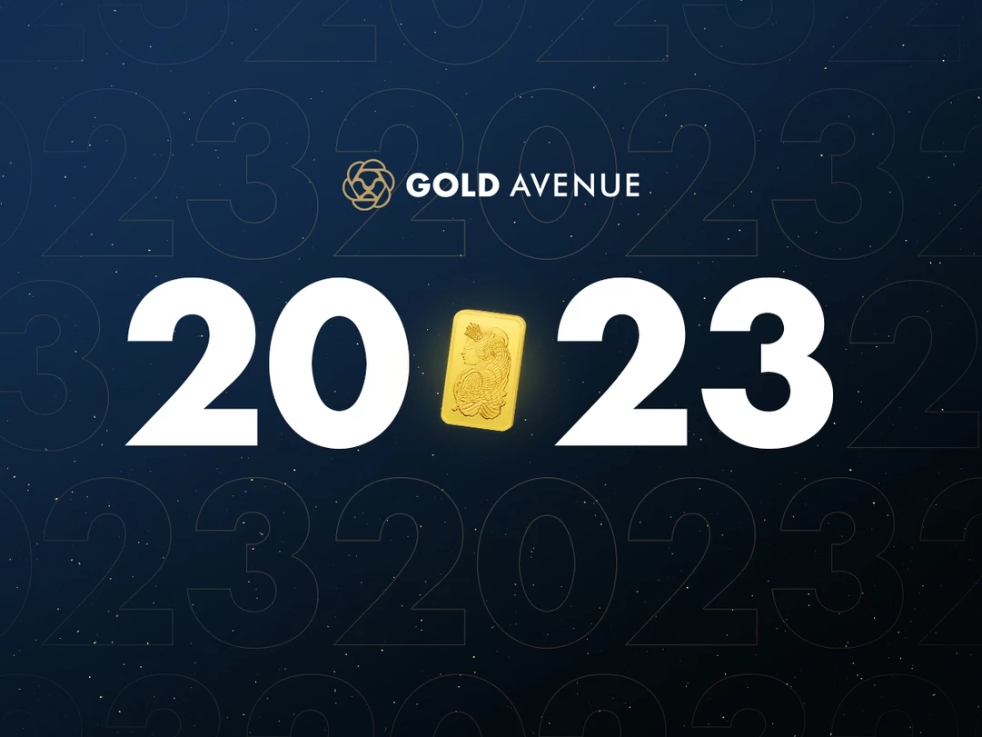 Le logo GOLD AVENUE avec l'année 2023 et un lingot d'or Lady Fortuna sur fond bleu foncé.