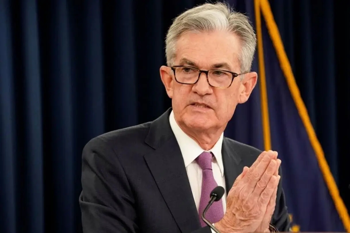 Fed chair Jerome Powell giving a speech about declining interest rates and the Fed having less scope to cut interest rates to boost employment during an economic recession.