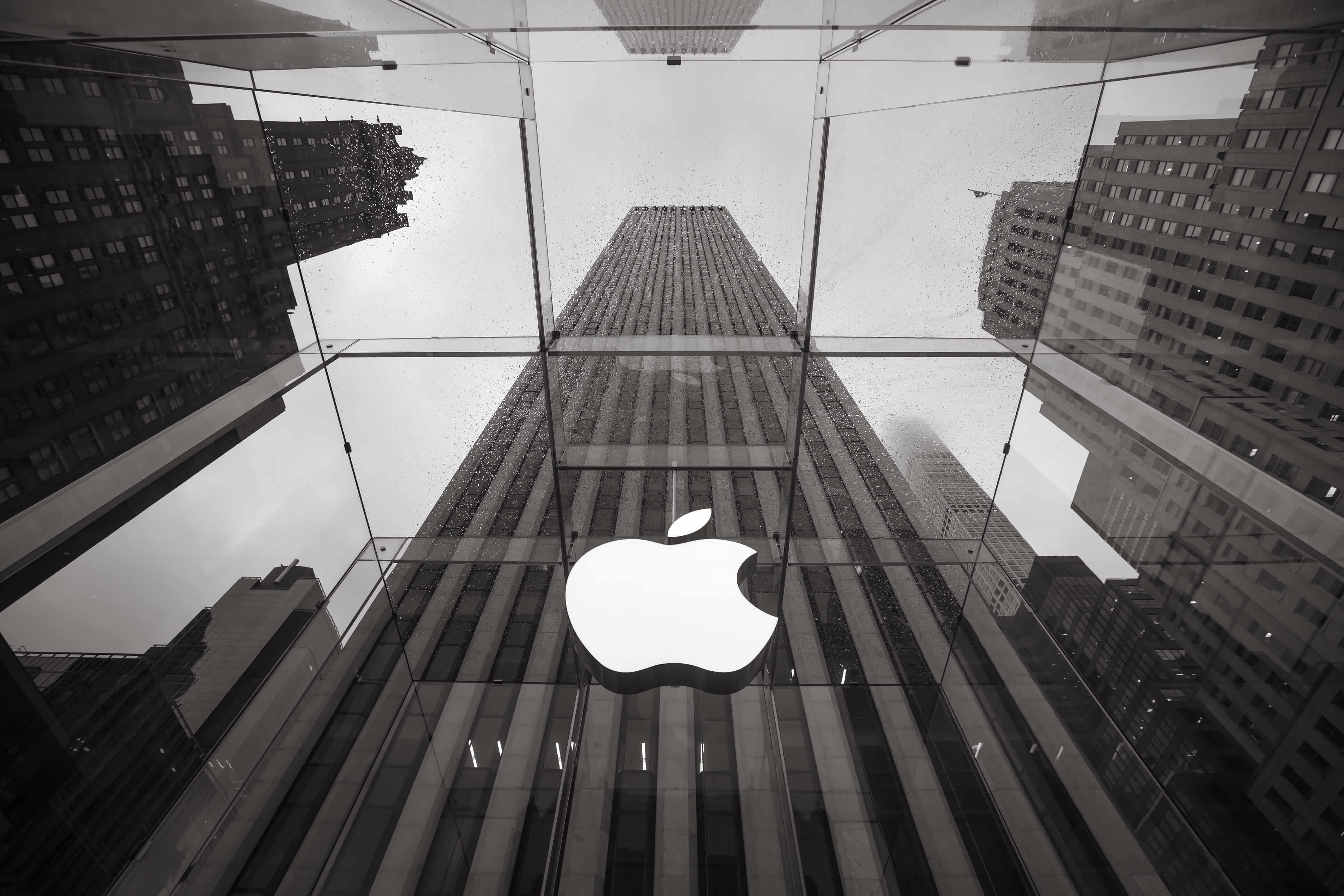 Weekly Digest: USD Winning Streak, Apple Shares Tumble Apple Store logo at the entrance to the Apple Store