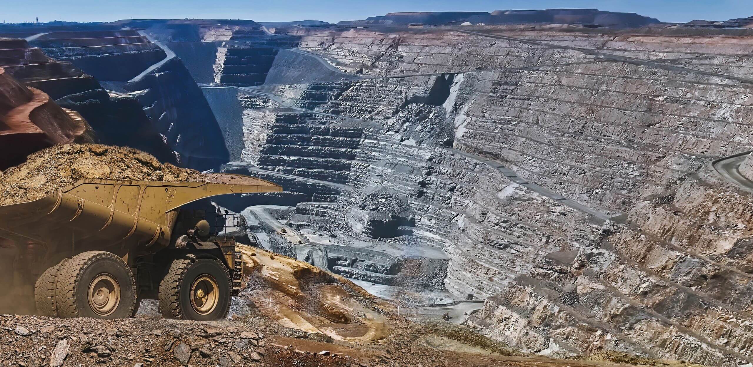 La foto di una minera d’oro a rappresentare la domanda e l’offerta elevata di oro. La foto di una minera d’oro a rappresentare la domanda e l’offerta elevata di oro.