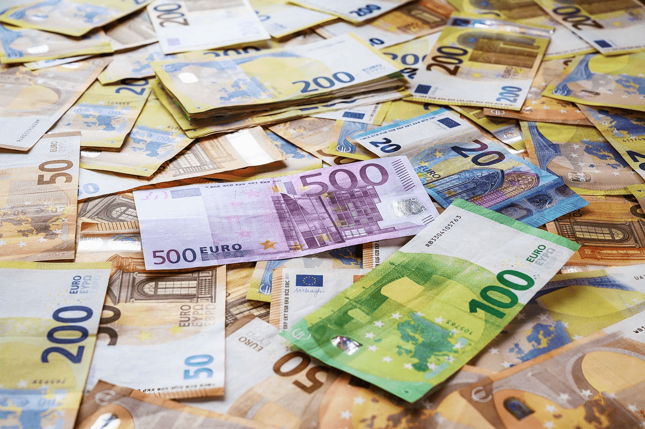 une pile de billets de banque une pile de billets de banque