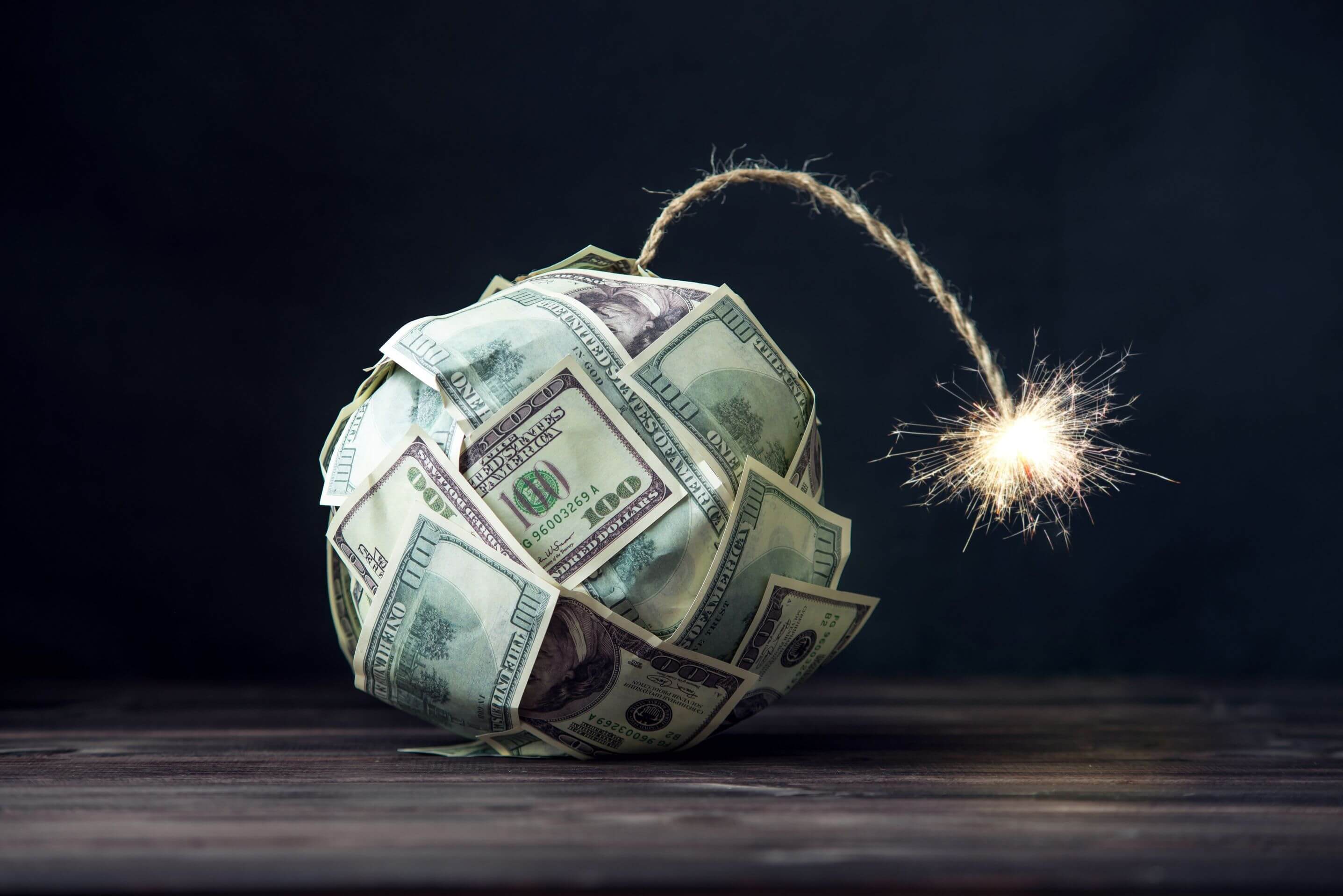 Steigen die Inflationsängste? Eine Inflationsbombe aus 100-Dollar-Scheinen ist gezündet worden und steht kurz davor, in der Weltwirtschaft zu explodieren.