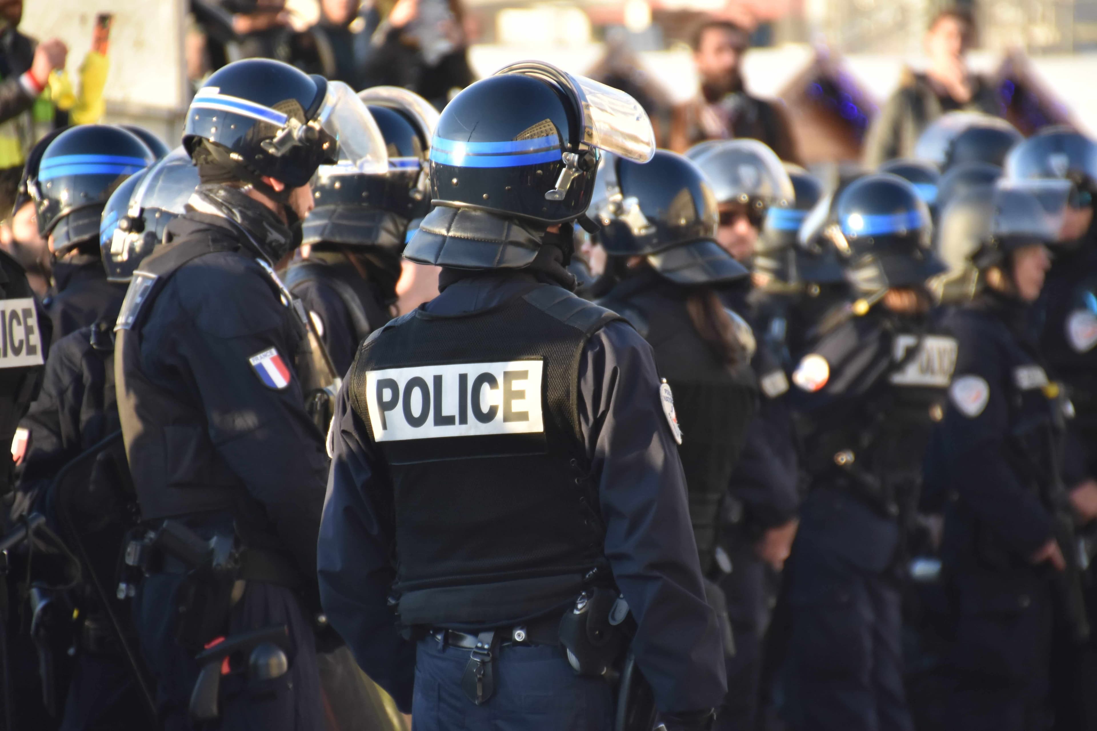 Une photo de la police française lors d'une grève nationale des retraites Une photo de la police française lors d'une grève nationale des retraites