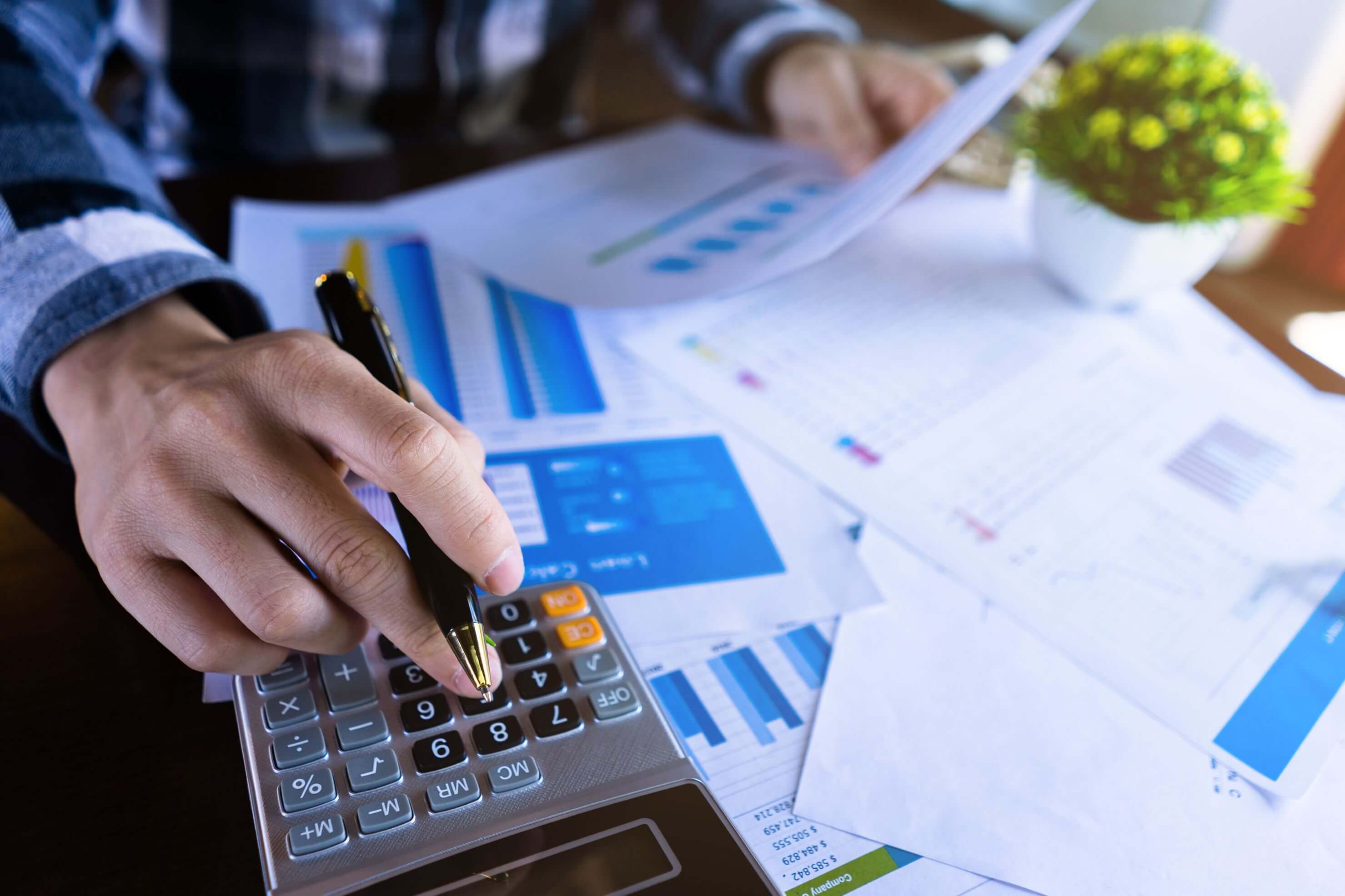 when you have to pay an inheritance tax on gold represented by a picture of a man calculating taxes on precious metals when you have to pay an inheritance tax on gold represented by a picture of a man calculating taxes on precious metals