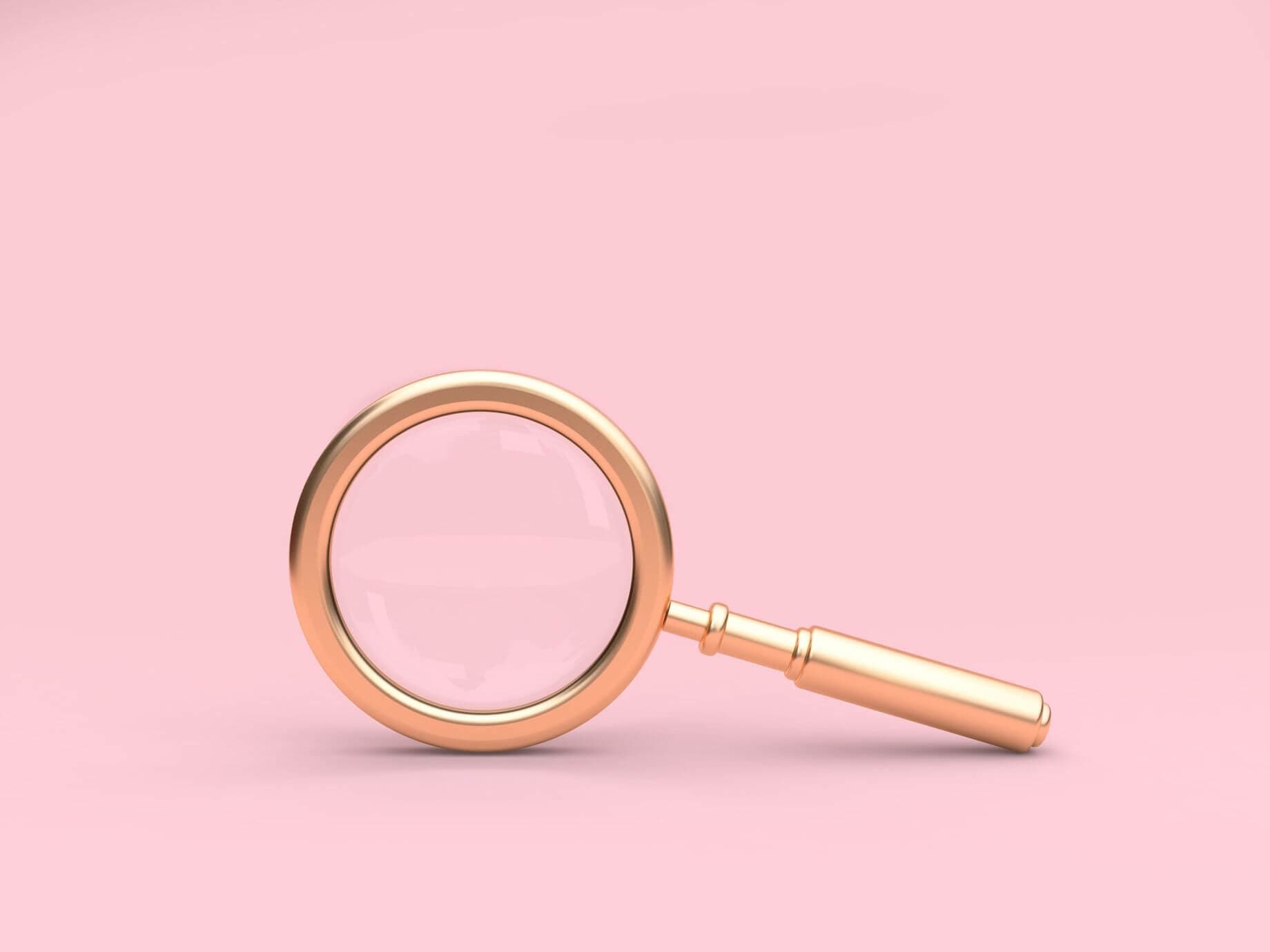 La ruée vers l'or en Californie: 5 faits insolites! une loupe en or sur un fond rose