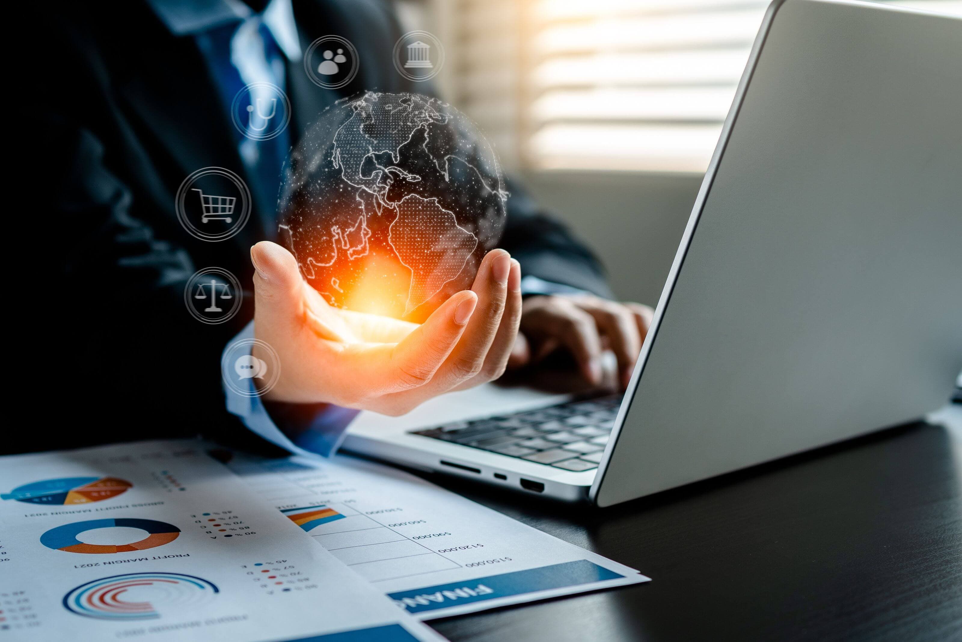 Une photo avec un homme tenant la planète terre dans sa main Une photo avec un homme tenant la planète terre dans sa main