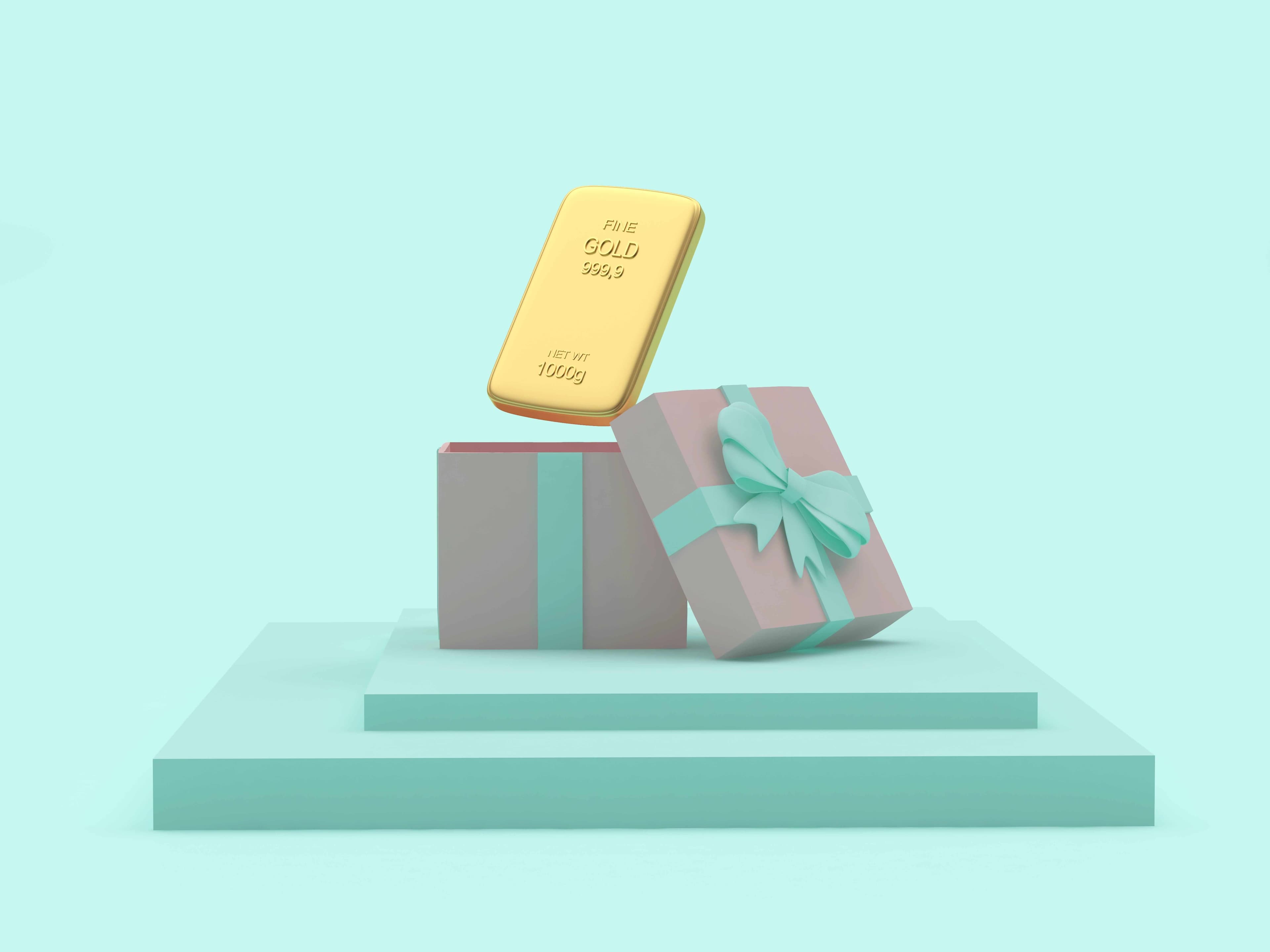 Lingot d'or dans une boîte cadeau ouverte sur un support sur fond bleu clair.Lingot d'or dans une boîte cadeau ouverte sur un support sur fond bleu clair. Lingot d'or dans une boîte cadeau ouverte sur un support sur fond bleu clair.Lingot d'or dans une boîte cadeau ouverte sur un support sur fond bleu clair.
