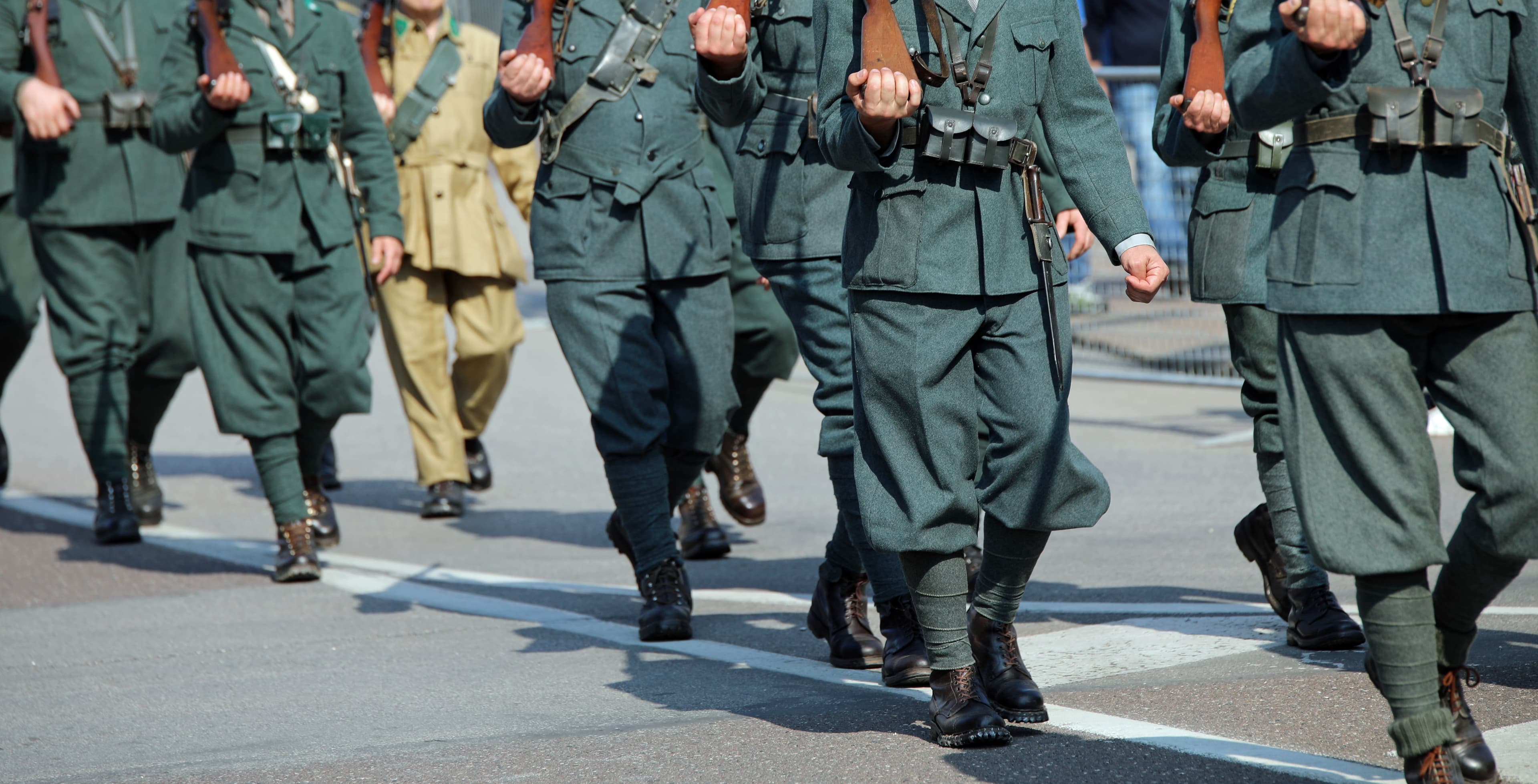 soldats en marche soldats en marche