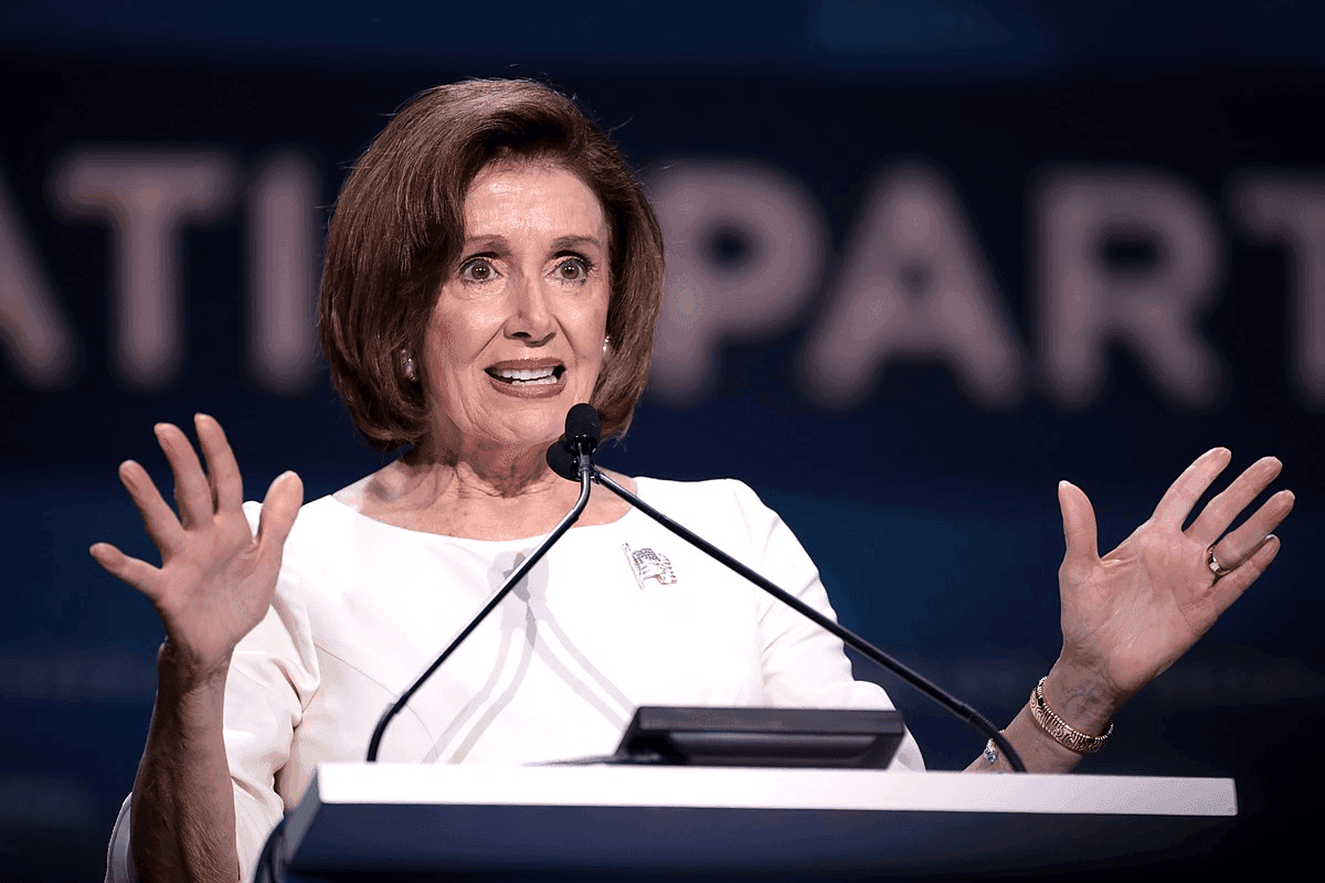 Weekly Digest: Le voyage de Pelosi à Taiwan, un piratage massif de cryptomonnaies Nancy Pelosi s'exprime lors d'une conférence de presse après sa visite controversée à Taïwan qui a rendu la Chine furieuse et l'a poussée à lancer des exercices militaires de trois jours dans le détroit de Taïwan.
