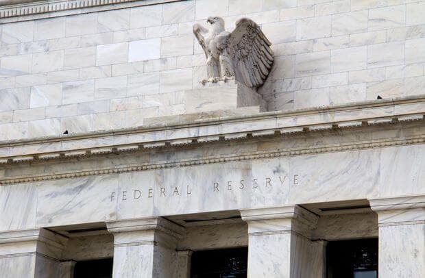 Wochenrückblick: Fed-Zinsdebatte, Meta nimmt Twitter ins Visier Die Vorderseite des Federal Reserve Gebäudes