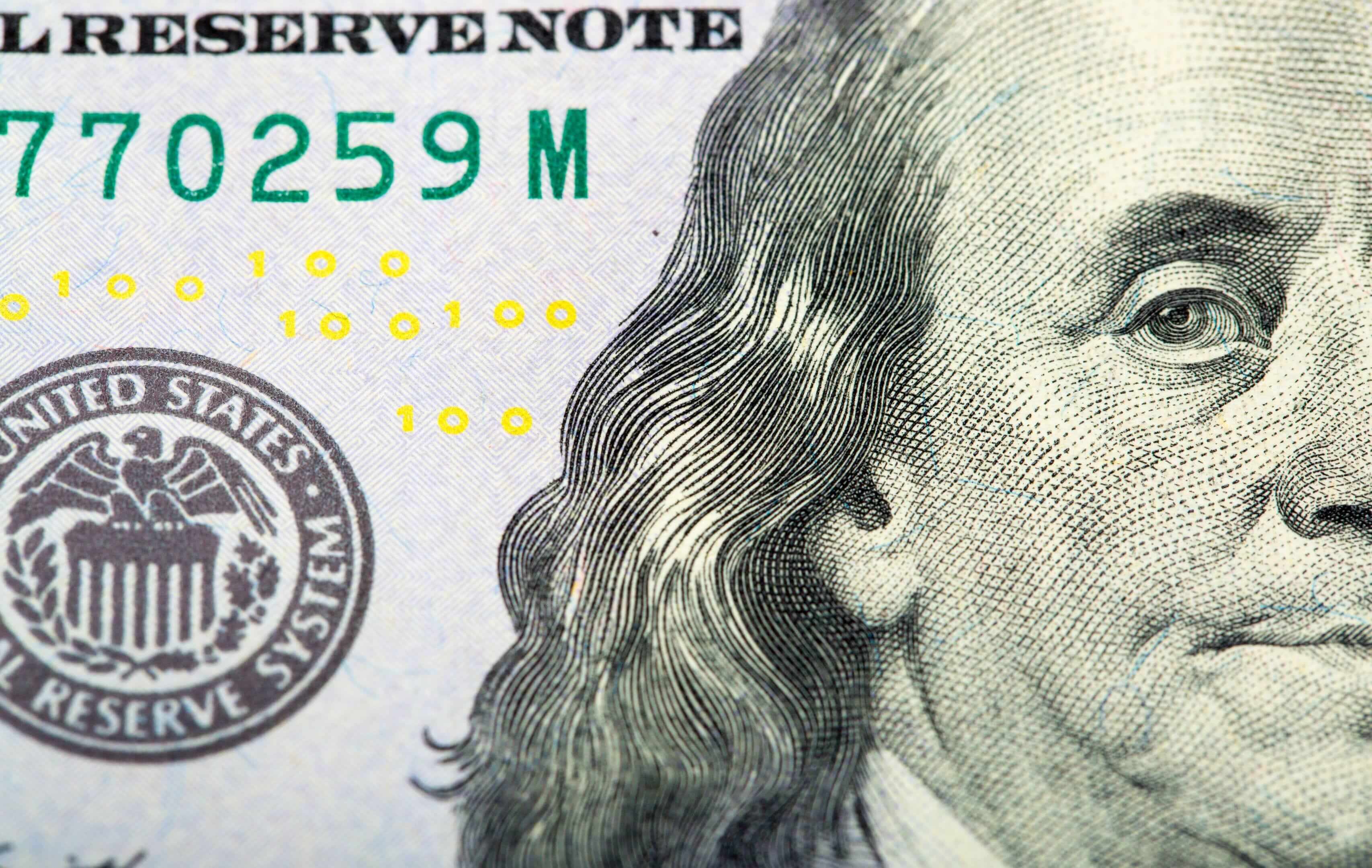 L'actu en bref: L'inflation américaine se calme, crise du plafond de la dette Dollar des Etats-Unis avec le cachet du Système de la Réserve Fédérale des Etats-Unis