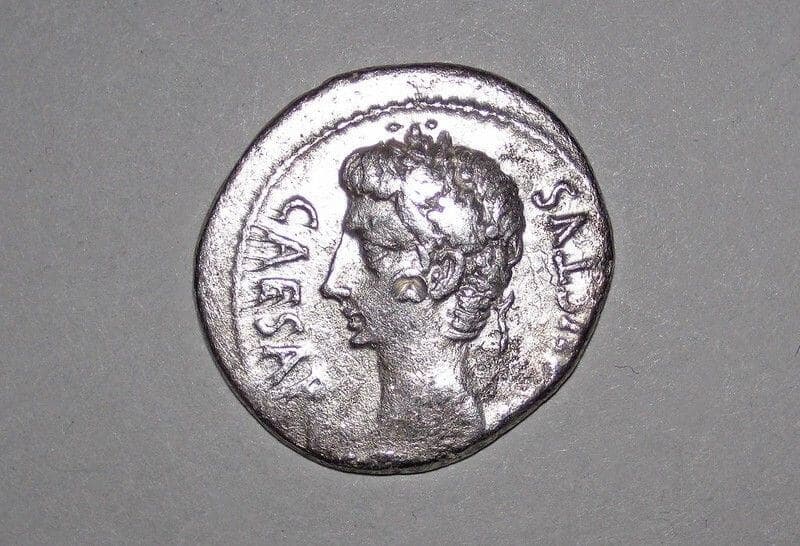 La grande svalutazione del denario una moneta d'argento fisico del denario romano